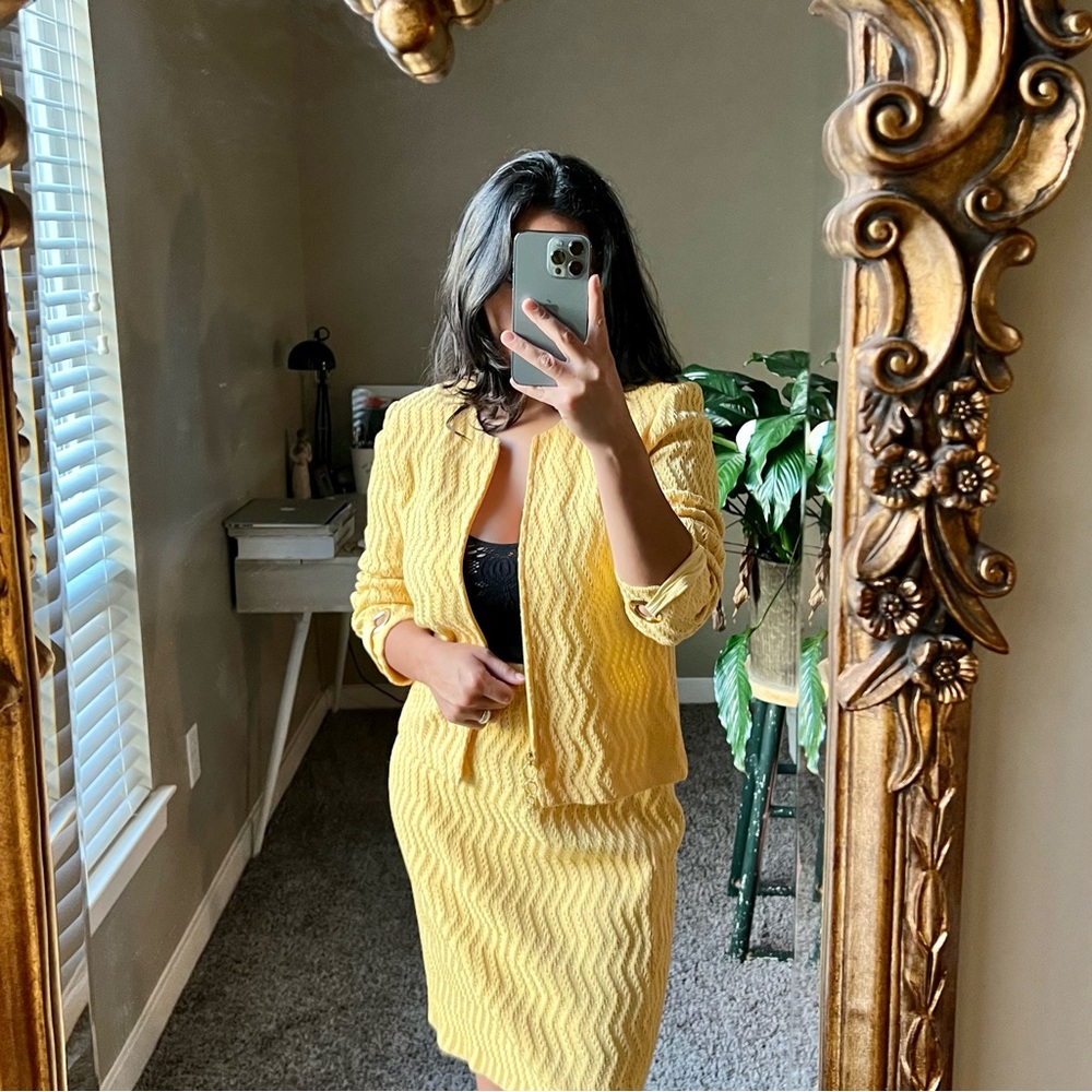 Vintage St. John Yellow Knitted Blazer Shirt Set Size 4